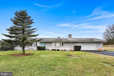 625 Blue Mountain Rd, Fredericksburg, PA 17026
