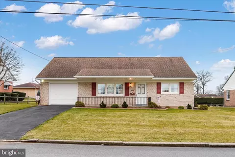 812 Cedar Crest Dr, Lebanon, PA 17046