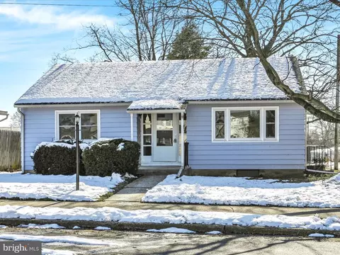 832 W Maple St, Palmyra, PA 17078