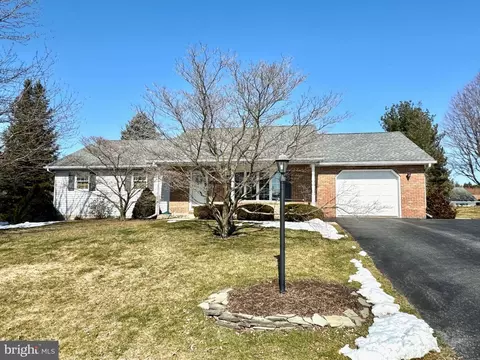 921 Cypress Ln, Lebanon, PA 17046