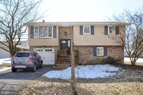 1142 E Maple St, Palmyra, PA 17078