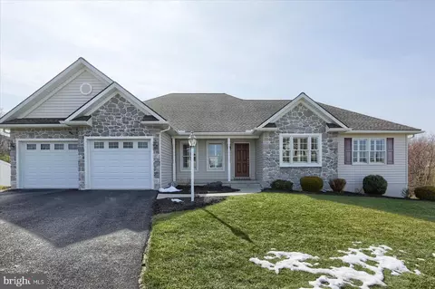 21 Chesterfield Dr, Palmyra, PA 17078