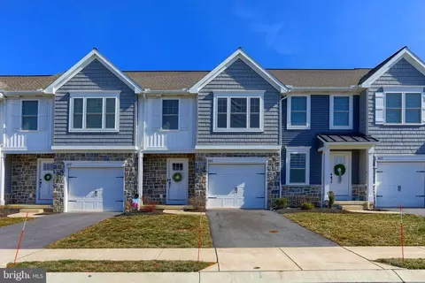 405 Mayapple Dr, Annville, PA 17003