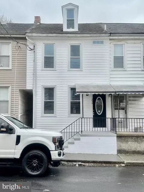 252 S 5th St, Lebanon, PA 17042