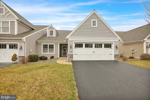 1031 Villa Dr, Lebanon, PA 17042
