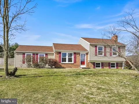49 Bullfrog Rd, Grantville, PA 17028