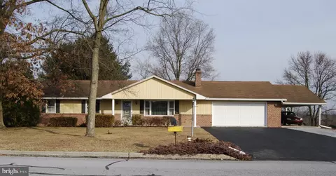 41 Valley Dr, Annville, PA 17003