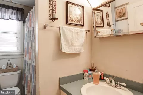Bath - 326 E 328 E Cherry St, Palmyra, PA 17078 photo 2 of 2