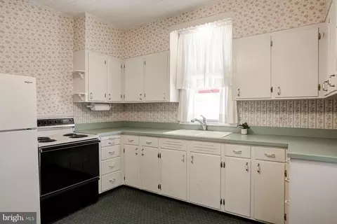 Kitchen - 326 E 328 E Cherry St, Palmyra, PA 17078 photo 2 of 4