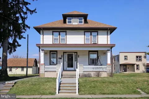 225 E Maple St, Cleona, PA 17042