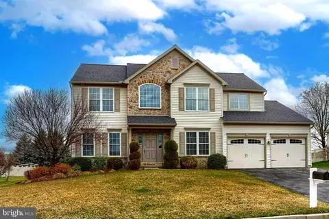 593 Sweetwater Dr, Palmyra, PA 17078