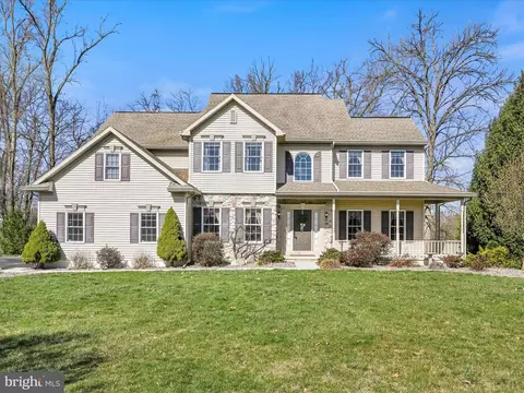 911 Meadowood Cir, Lebanon, PA 17042