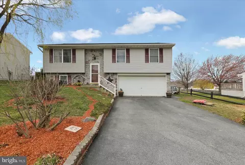 14 Cottage Ln, Newmanstown, PA 17073