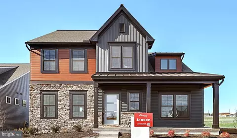 30 Grand Summit Dr, Annville, PA 17003