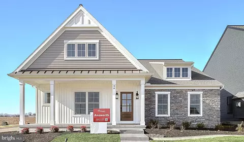 34 Grand Summit Dr, Annville, PA 17003
