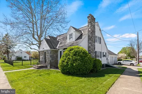 201 W Walnut St, Palmyra, PA 17078