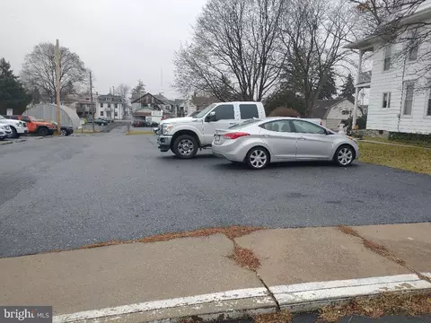 48 N College St, Palmyra, PA 17078
