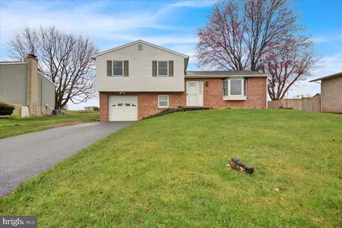1442 Esther Dr, Lebanon, PA 17042