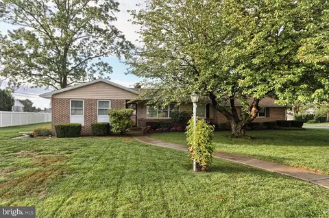 409 Edgewood Dr, Lebanon, PA 17042