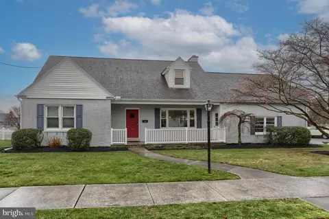 146 W Chestnut St, Cleona, PA 17042