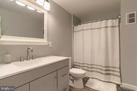Bath - 48 E Front St, Palmyra, PA 17078 photo 2 of 2