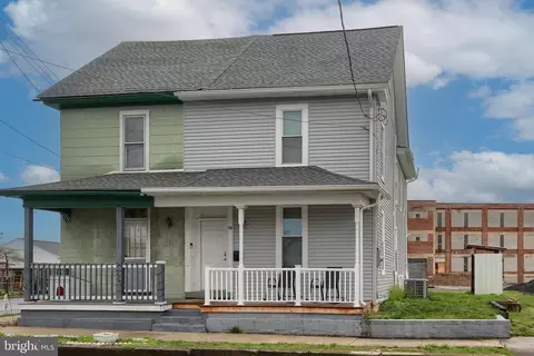 Exterior - 48 E Front St, Palmyra, PA 17078 photo 3 of 4