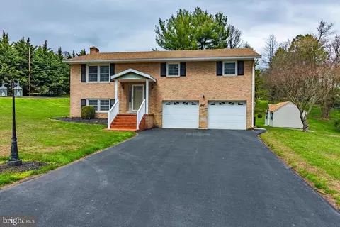 135 Horseshoe Blvd, Annville, PA 17003