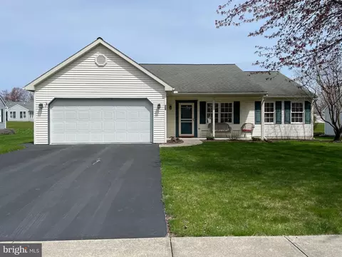 28 Springhouse Dr #122, Myerstown, PA 17067