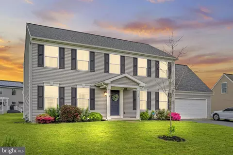 16 Creekside Dr, Lebanon, PA 17042