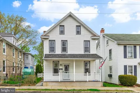 204 N College St, Palmyra, PA 17078