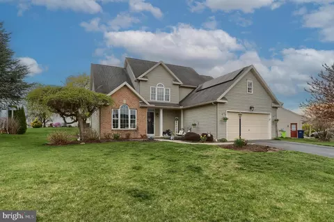 352 Fencepost Ln, Palmyra, PA 17078