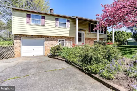 137 Deer Dr, Jonestown, PA 17038