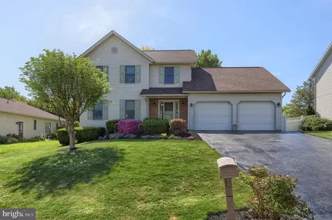 236 Weymouth Dr, Lebanon, PA 17042