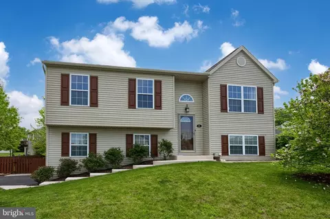 99 E Brookfield Dr, Lebanon, PA 17046