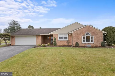 20 Oxford Dr, Lebanon, PA 17042