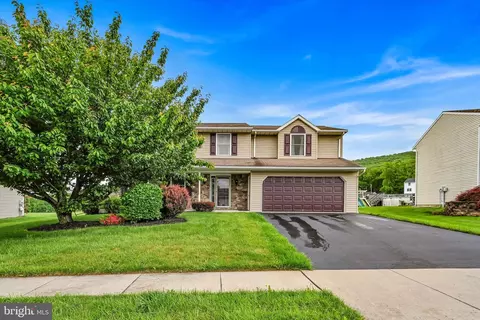 219 Sweetwater Ln, Newmanstown, PA 17073