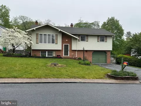 302 Sunset Ln, Lebanon, PA 17046