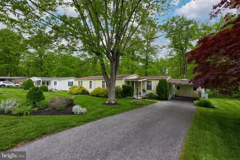 214 Maple Ave, Manheim, PA 17545