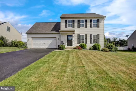 5 Willowcreek Ave, Jonestown, PA 17038
