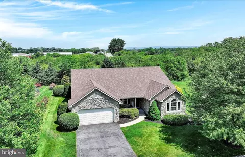 55 Scenic Dr, Myerstown, PA 17067