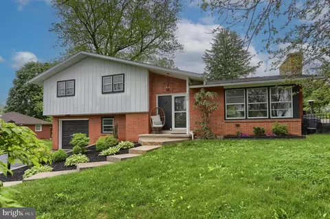 208 Quittie Park Dr, Annville, PA 17003