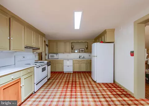 Kitchen - 101 Burd Coleman Rd, Lebanon, PA 17042 photo 2 of 2