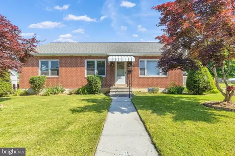 1465 E Walnut St, Annville, PA 17003
