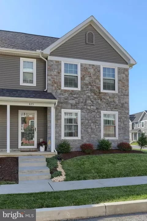 425 Springwood Dr, Lebanon, PA 17042