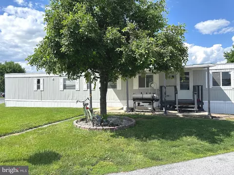 30 Green Acres Trailer Ct, Lebanon, PA 17046