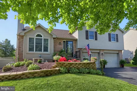 244 Weymouth Dr, Lebanon, PA 17042