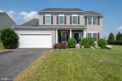 416 Sweetwater Dr, Palmyra, PA 17078