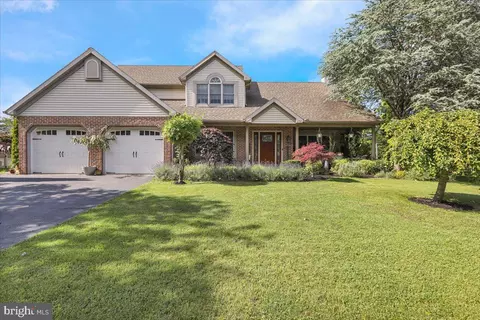 219 Gold Finch Dr, Palmyra, PA 17078