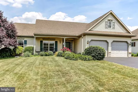 901 Walnut Crest Dr, Lebanon, PA 17046