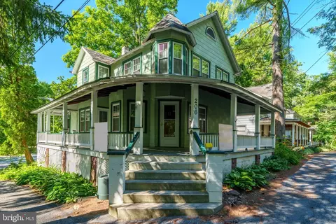 206 Markwood Ave, Mount Gretna, PA 17064